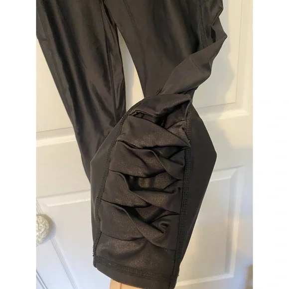 Zuda Women's Black Shiny Leggings with Cross Cross Detail Size‎ Medium - Picture 3 of 13